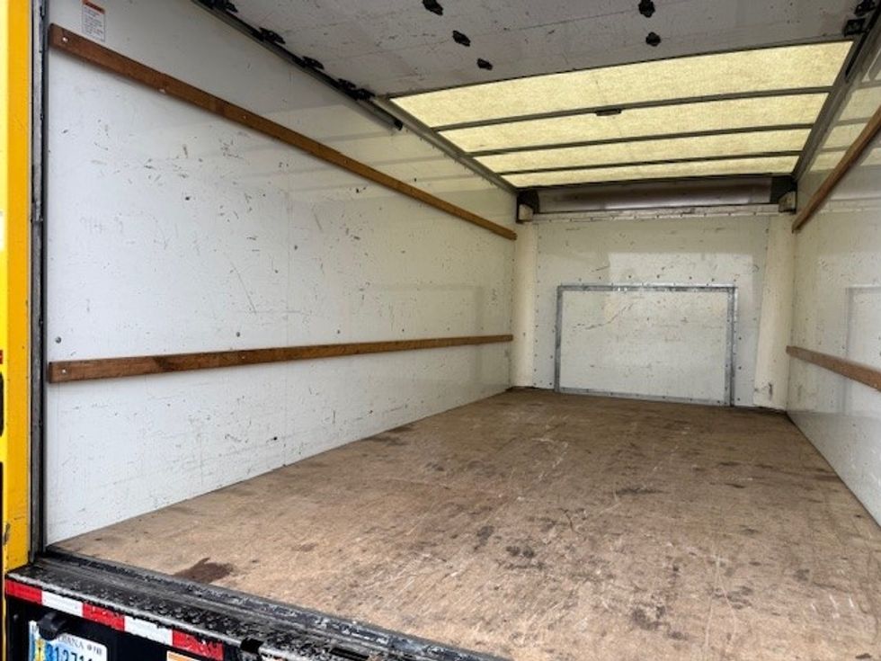 Light Duty Box Truck-Light and Medium Duty Trucks-Ford-2022-E350-Philadelphia-PA-95,330\n\t\tmiles-$ 27,000 - Image 10