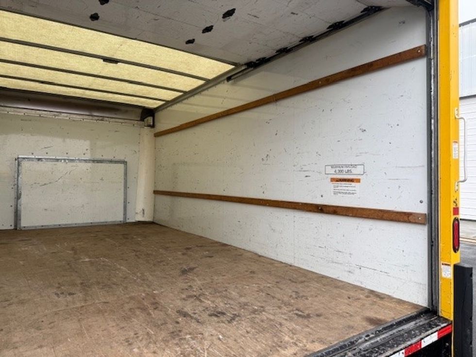 Light Duty Box Truck-Light and Medium Duty Trucks-Ford-2022-E350-Philadelphia-PA-95,330\n\t\tmiles-$ 27,000 - Image 11