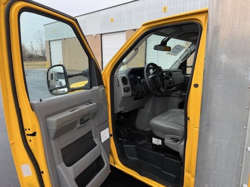 Light Duty Box Truck-Light and Medium Duty Trucks-Ford-2022-E350-Philadelphia-PA-95,330\n\t\tmiles-$ 27,000 - Image 15