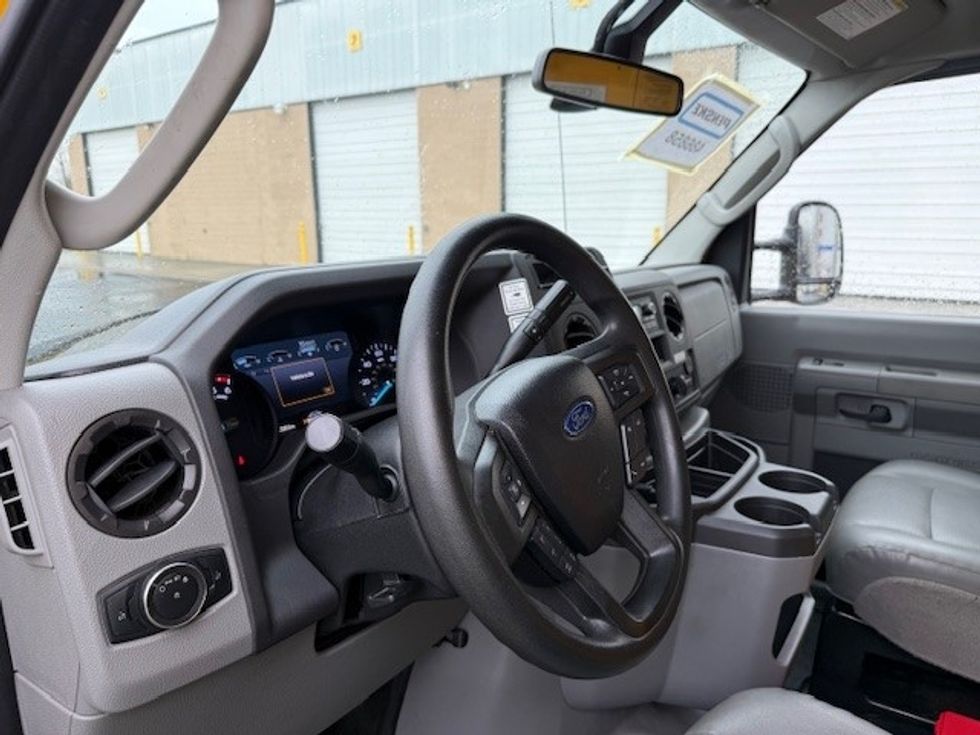 Light Duty Box Truck-Light and Medium Duty Trucks-Ford-2022-E350-Philadelphia-PA-95,330\n\t\tmiles-$ 27,000 - Image 16