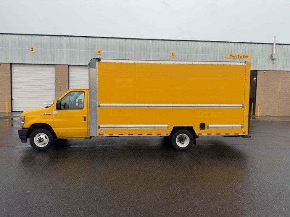 Light Duty Box Truck-Light and Medium Duty Trucks-Ford-2022-E350-Philadelphia-PA-95,330\n\t\tmiles-$ 27,000 - Image 4