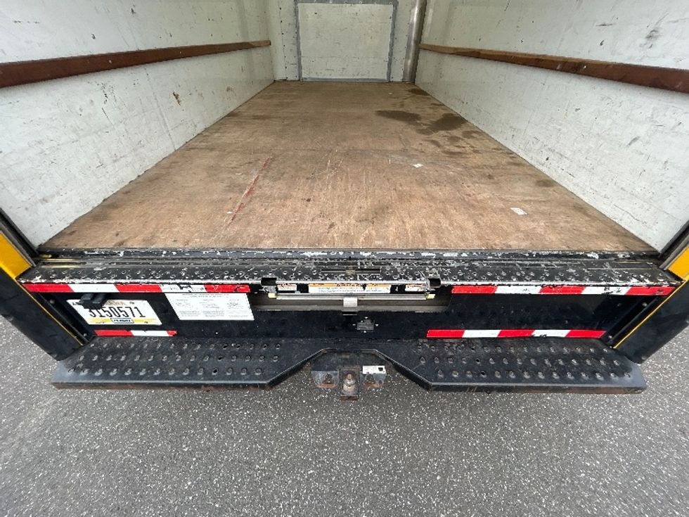 Light Duty Box Truck-Light and Medium Duty Trucks-Ford-2022-E350-Philadelphia-PA-98,520\n\t\tmiles-$ 27,250 - Image 10