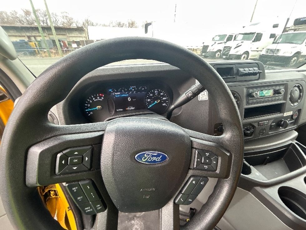 Light Duty Box Truck-Light and Medium Duty Trucks-Ford-2022-E350-Philadelphia-PA-98,520\n\t\tmiles-$ 27,250 - Image 18