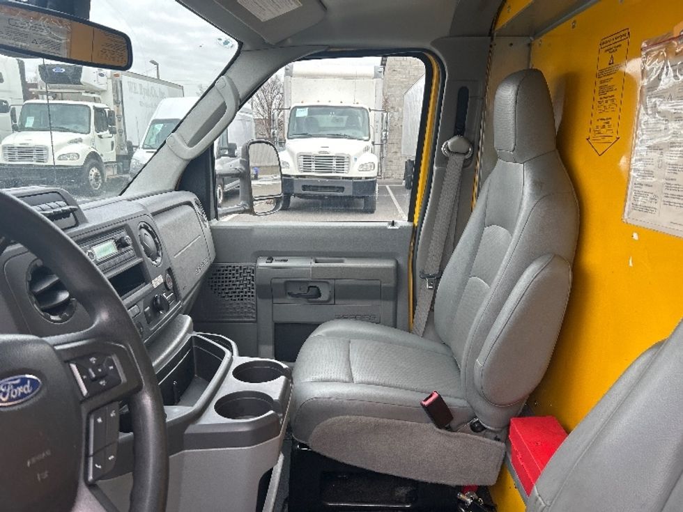 Light Duty Box Truck-Light and Medium Duty Trucks-Ford-2022-E350-Philadelphia-PA-98,520\n\t\tmiles-$ 27,250 - Image 19