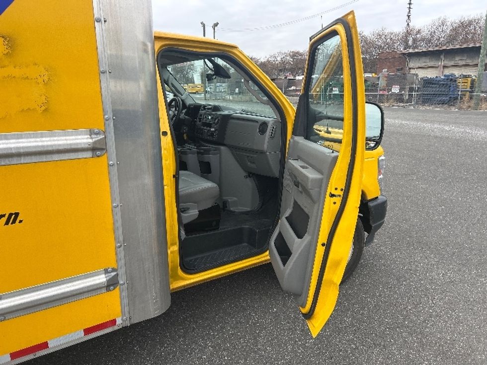 Light Duty Box Truck-Light and Medium Duty Trucks-Ford-2022-E350-Philadelphia-PA-98,520\n\t\tmiles-$ 27,250 - Image 20