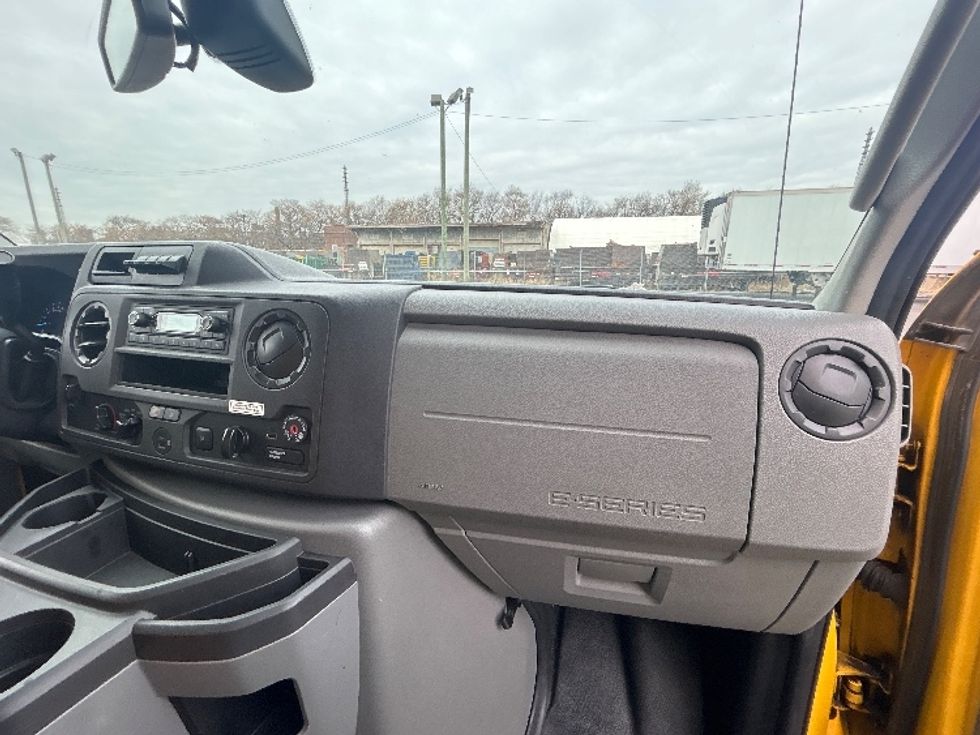 Light Duty Box Truck-Light and Medium Duty Trucks-Ford-2022-E350-Philadelphia-PA-98,520\n\t\tmiles-$ 27,250 - Image 21
