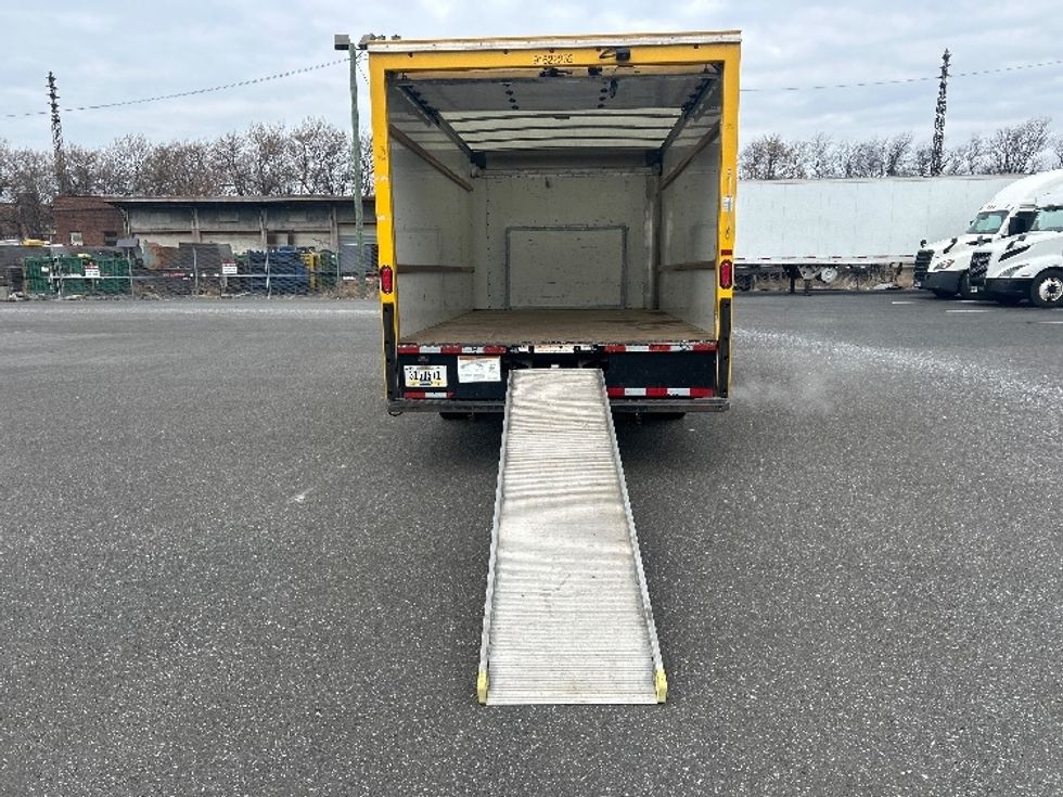 Light Duty Box Truck-Light and Medium Duty Trucks-Ford-2022-E350-Philadelphia-PA-98,520\n\t\tmiles-$ 27,250 - Image 9