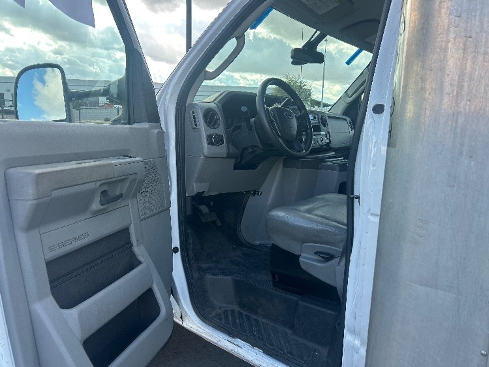 Light Duty Box Truck-Light and Medium Duty Trucks-Ford-2022-E350-Phoenix-AZ-101,620\n\t\tmiles-$ 32,250 - Image 14