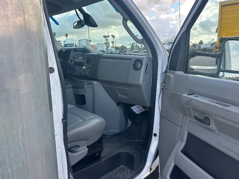 Light Duty Box Truck-Light and Medium Duty Trucks-Ford-2022-E350-Phoenix-AZ-101,620\n\t\tmiles-$ 32,250 - Image 18