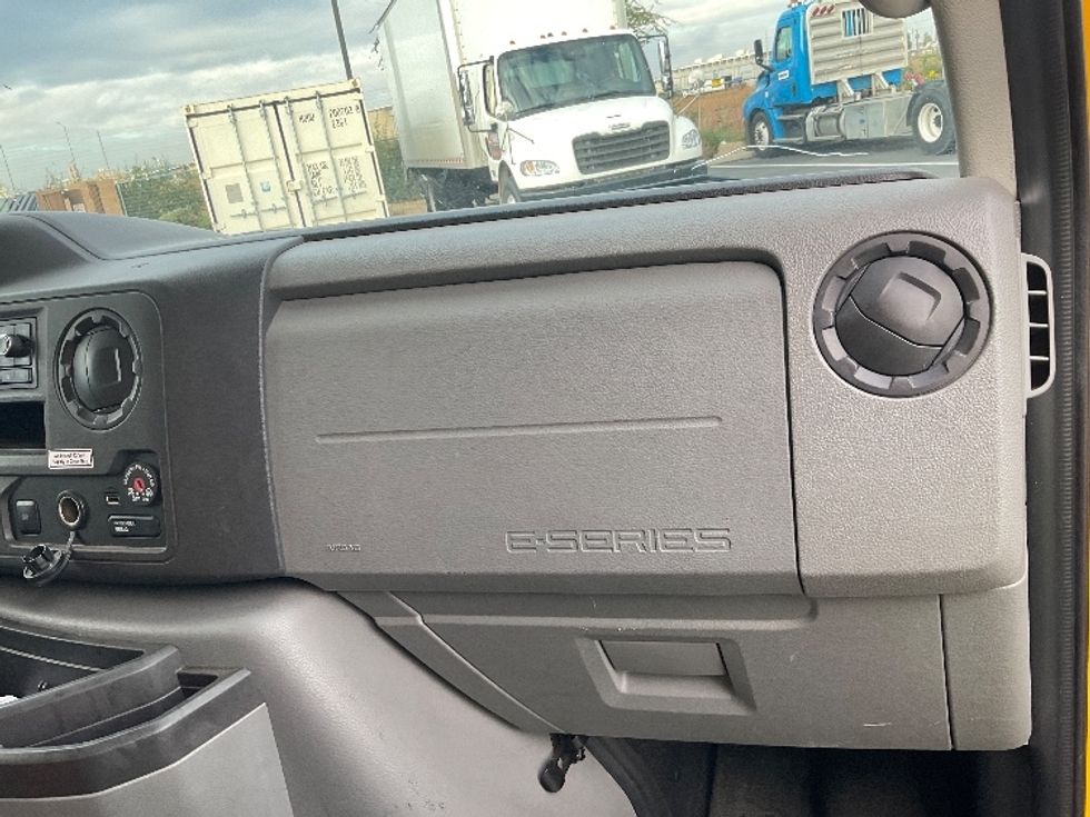 Light Duty Box Truck-Light and Medium Duty Trucks-Ford-2022-E350-Phoenix-AZ-101,778\n\t\tmiles-$ 25,500 - Image 21