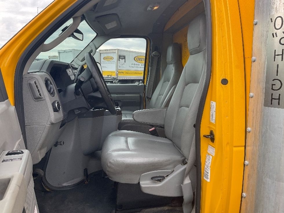 Light Duty Box Truck-Light and Medium Duty Trucks-Ford-2022-E350-Phoenix-AZ-103,978\n\t\tmiles-$ 27,500 - Image 19