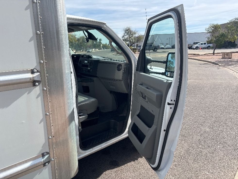 Light Duty Box Truck-Light and Medium Duty Trucks-Ford-2022-E350-Phoenix-AZ-42,859\n\t\tmiles-$ 34,500 - Image 17