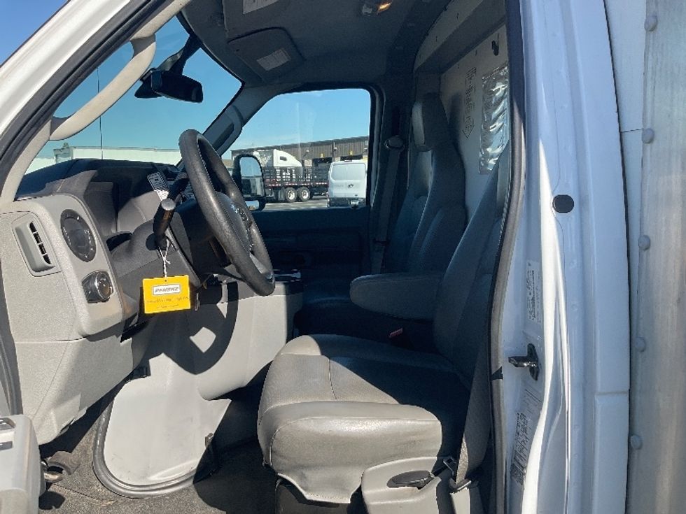 Light Duty Box Truck-Light and Medium Duty Trucks-Ford-2022-E350-Phoenix-AZ-76,475\n\t\tmiles-$ 31,000 - Image 19