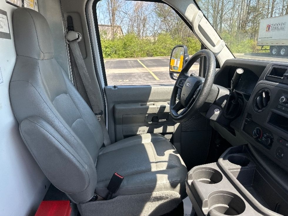 Light Duty Box Truck-Light and Medium Duty Trucks-Ford-2022-E350-Piqua-OH-93,658\n\t\tmiles-$ 30,750 - Image 22