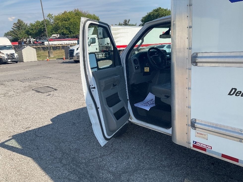 Light Duty Box Truck-Light and Medium Duty Trucks-Ford-2022-E350-Piqua-OH-96,853\n\t\tmiles-$ 35,000 - Image 13