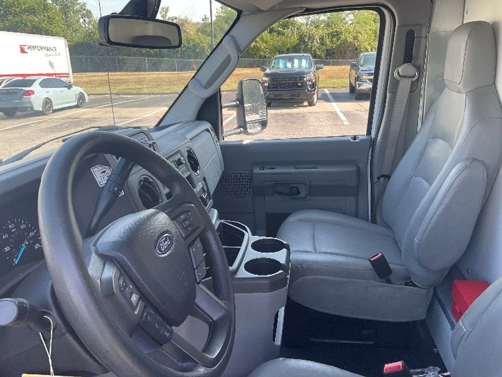 Light Duty Box Truck-Light and Medium Duty Trucks-Ford-2022-E350-Piqua-OH-96,853\n\t\tmiles-$ 35,000 - Image 16