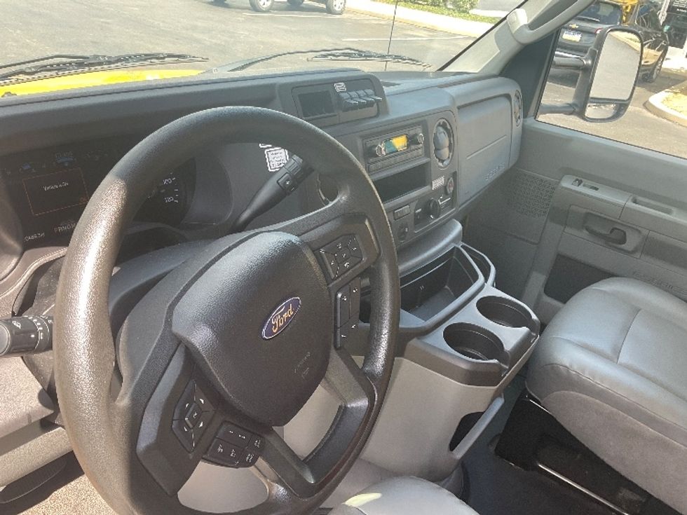 Light Duty Box Truck-Light and Medium Duty Trucks-Ford-2022-E350-Pittsburgh-PA-160,492\n\t\tmiles-$ 18,500 - Image 17