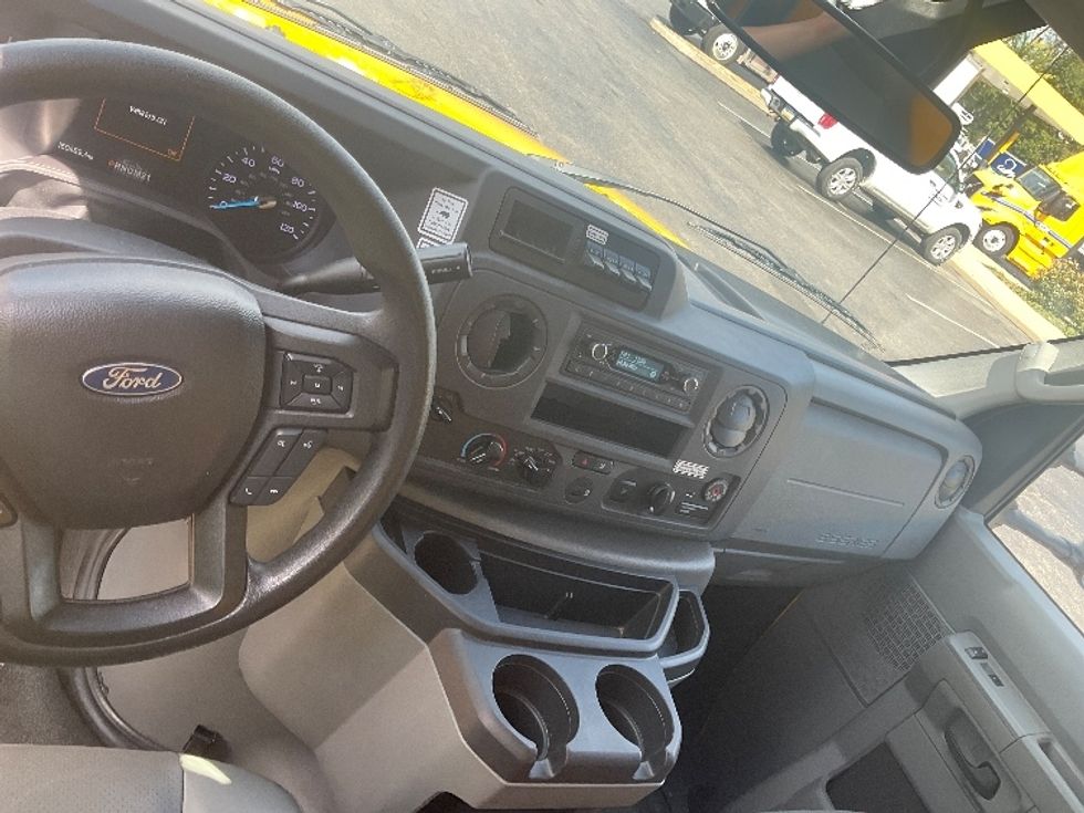 Light Duty Box Truck-Light and Medium Duty Trucks-Ford-2022-E350-Pittsburgh-PA-160,492\n\t\tmiles-$ 18,500 - Image 18