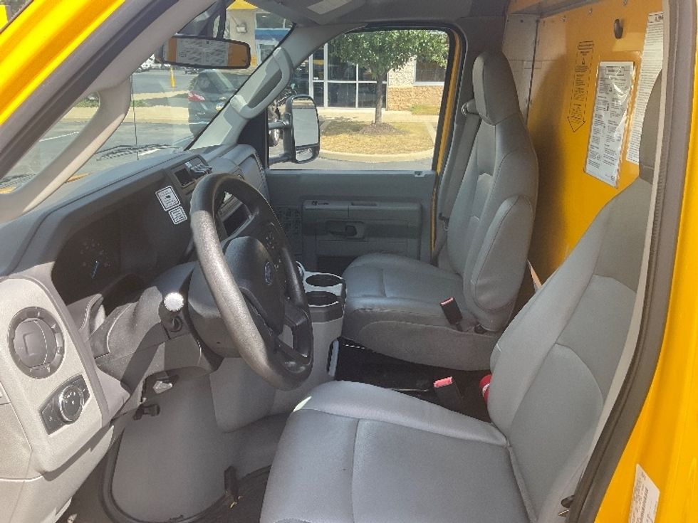 Light Duty Box Truck-Light and Medium Duty Trucks-Ford-2022-E350-Pittsburgh-PA-160,492\n\t\tmiles-$ 18,500 - Image 19