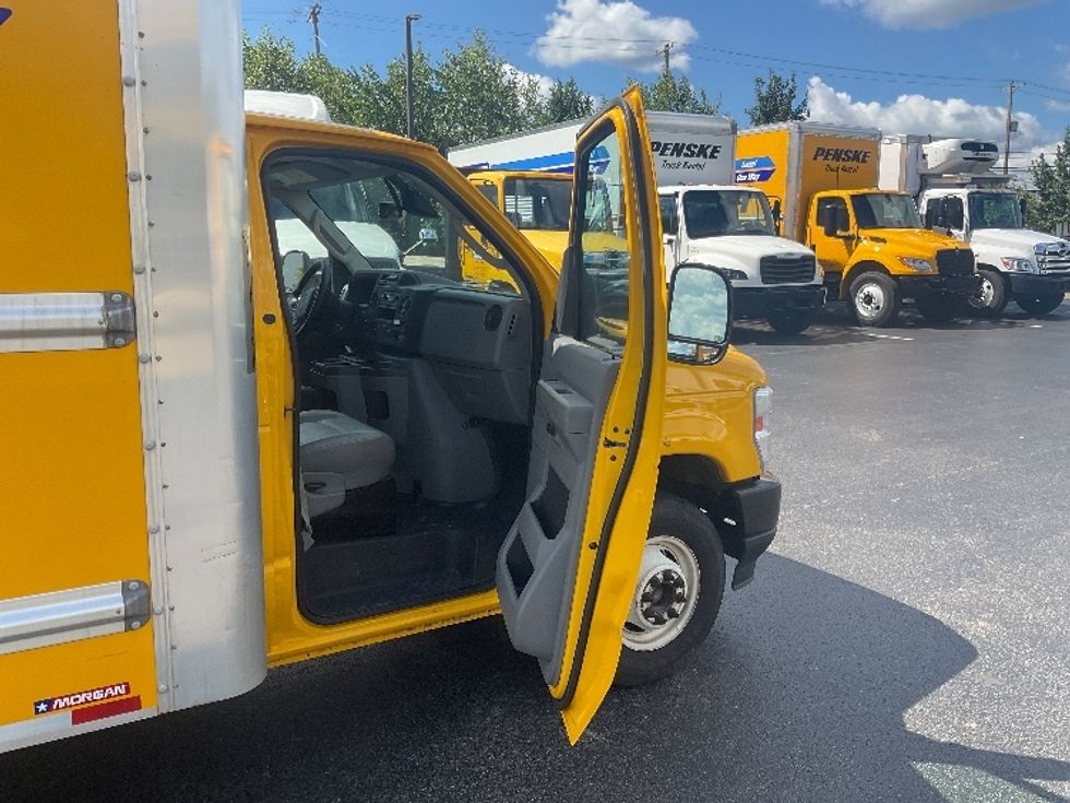 Light Duty Box Truck-Light and Medium Duty Trucks-Ford-2022-E350-Pittsburgh-PA-160,492\n\t\tmiles-$ 18,500 - Image 20