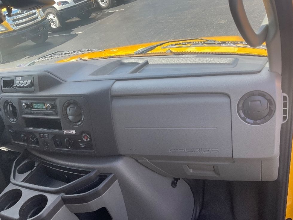 Light Duty Box Truck-Light and Medium Duty Trucks-Ford-2022-E350-Pittsburgh-PA-160,492\n\t\tmiles-$ 18,500 - Image 21