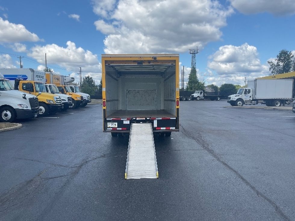 Light Duty Box Truck-Light and Medium Duty Trucks-Ford-2022-E350-Pittsburgh-PA-160,492\n\t\tmiles-$ 18,500 - Image 9