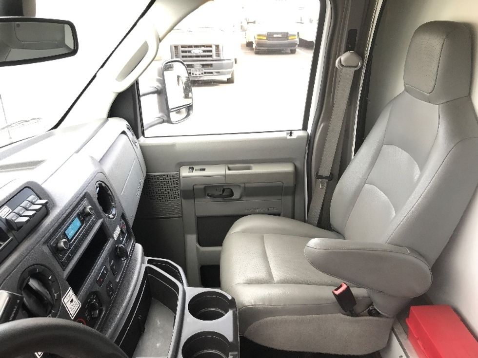 Light Duty Box Truck-Light and Medium Duty Trucks-Ford-2022-E350-Pittsburgh-PA-71,788\n\t\tmiles-$ 36,500 - Image 19
