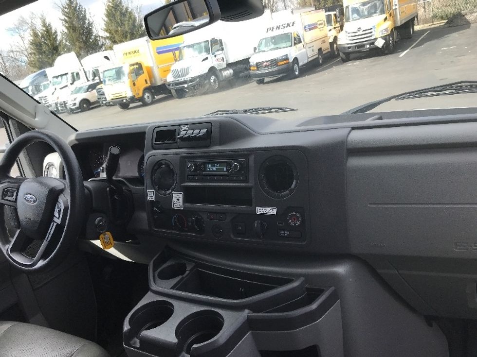 Light Duty Box Truck-Light and Medium Duty Trucks-Ford-2022-E350-Pittsburgh-PA-71,788\n\t\tmiles-$ 36,500 - Image 21