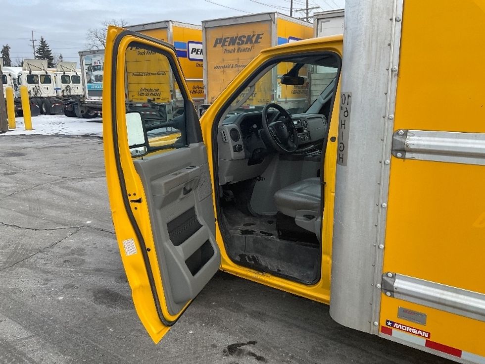 Light Duty Box Truck-Light and Medium Duty Trucks-Ford-2022-E350-Plymouth-MI-102,739\n\t\tmiles-$ 27,250 - Image 13