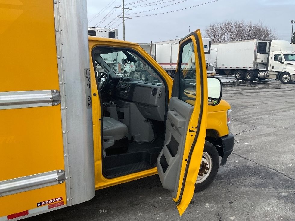 Light Duty Box Truck-Light and Medium Duty Trucks-Ford-2022-E350-Plymouth-MI-102,739\n\t\tmiles-$ 27,250 - Image 17