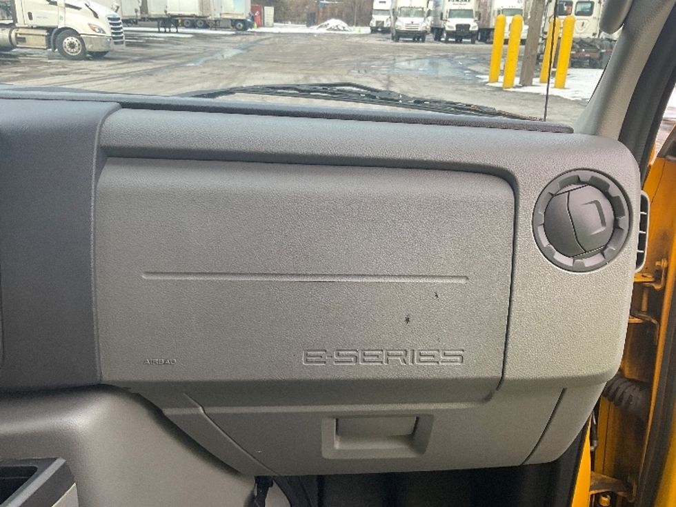 Light Duty Box Truck-Light and Medium Duty Trucks-Ford-2022-E350-Plymouth-MI-102,739\n\t\tmiles-$ 27,250 - Image 18