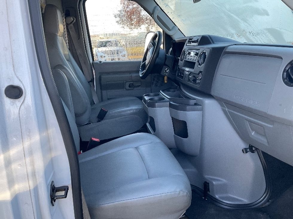 Light Duty Box Truck-Light and Medium Duty Trucks-Ford-2022-E350-Plymouth-MI-73,431\n\t\tmiles-$ 39,000 - Image 22