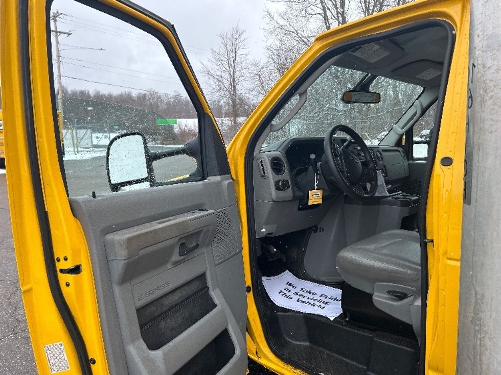 Light Duty Box Truck-Light and Medium Duty Trucks-Ford-2022-E350-Plymouth-MI-93,820\n\t\tmiles-$ 28,250 - Image 16