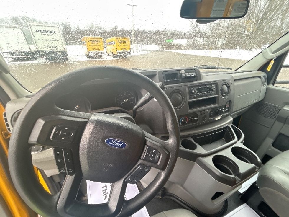 Light Duty Box Truck-Light and Medium Duty Trucks-Ford-2022-E350-Plymouth-MI-93,820\n\t\tmiles-$ 28,250 - Image 18