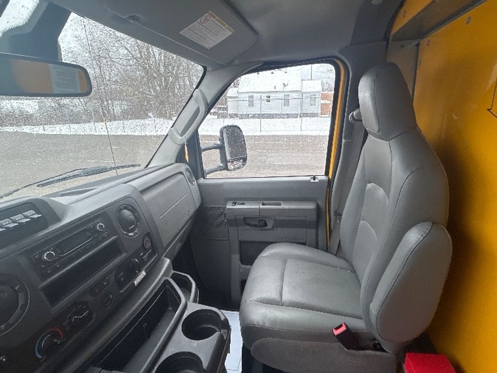 Light Duty Box Truck-Light and Medium Duty Trucks-Ford-2022-E350-Plymouth-MI-93,820\n\t\tmiles-$ 28,250 - Image 19