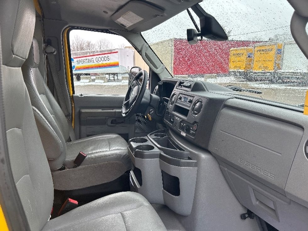 Light Duty Box Truck-Light and Medium Duty Trucks-Ford-2022-E350-Plymouth-MI-93,820\n\t\tmiles-$ 28,250 - Image 22