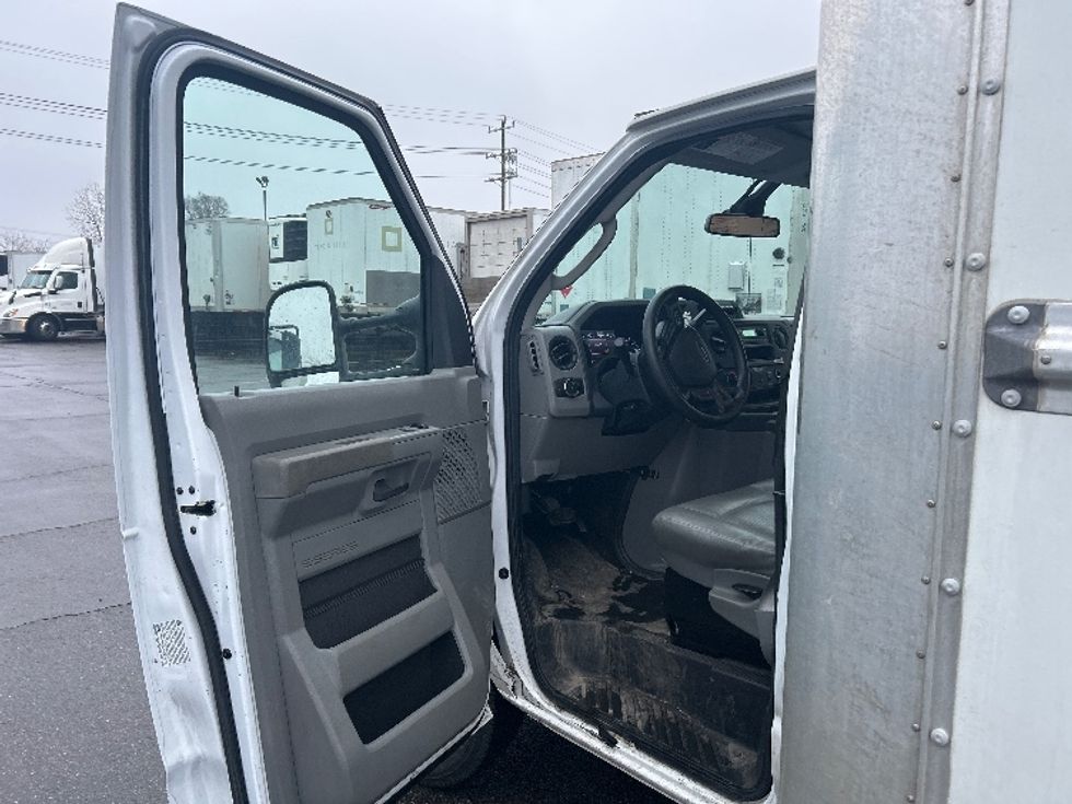 Light Duty Box Truck-Light and Medium Duty Trucks-Ford-2022-E350-Plymouth-MI-99,935\n\t\tmiles-$ 30,500 - Image 13