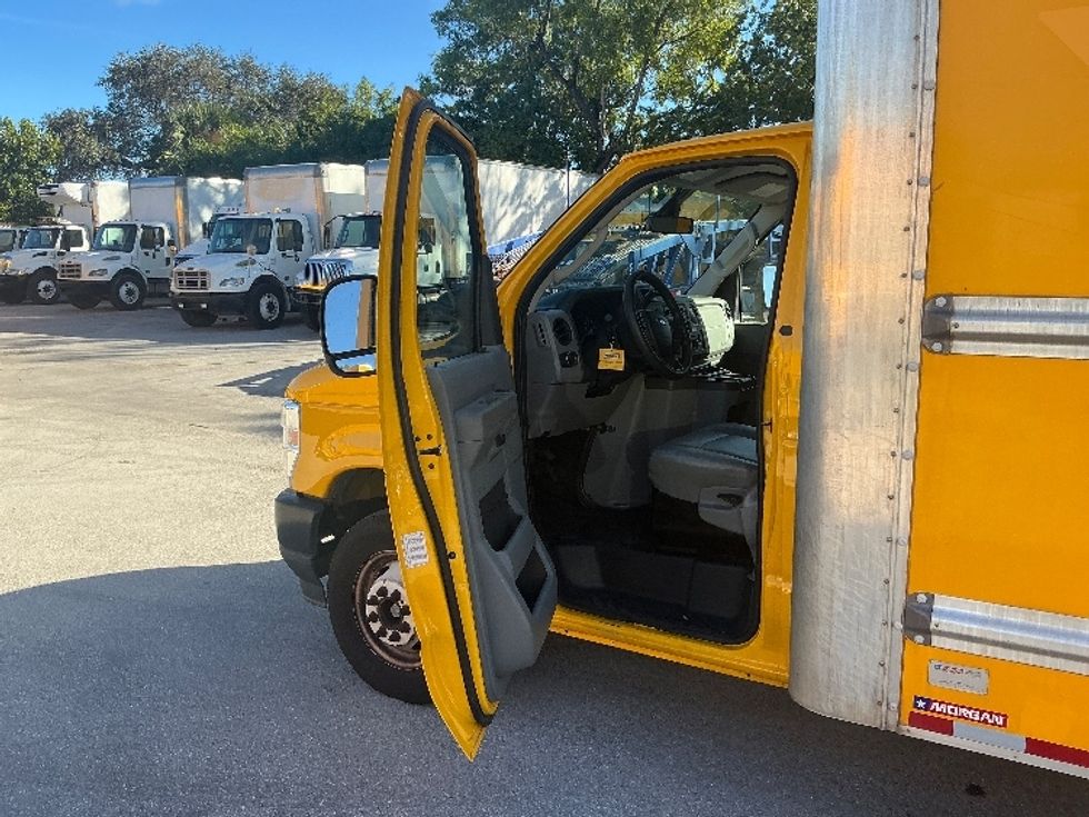 Light Duty Box Truck-Light and Medium Duty Trucks-Ford-2022-E350-Pompano Beach-FL-102,693\n\t\tmiles-$ 28,750 - Image 16