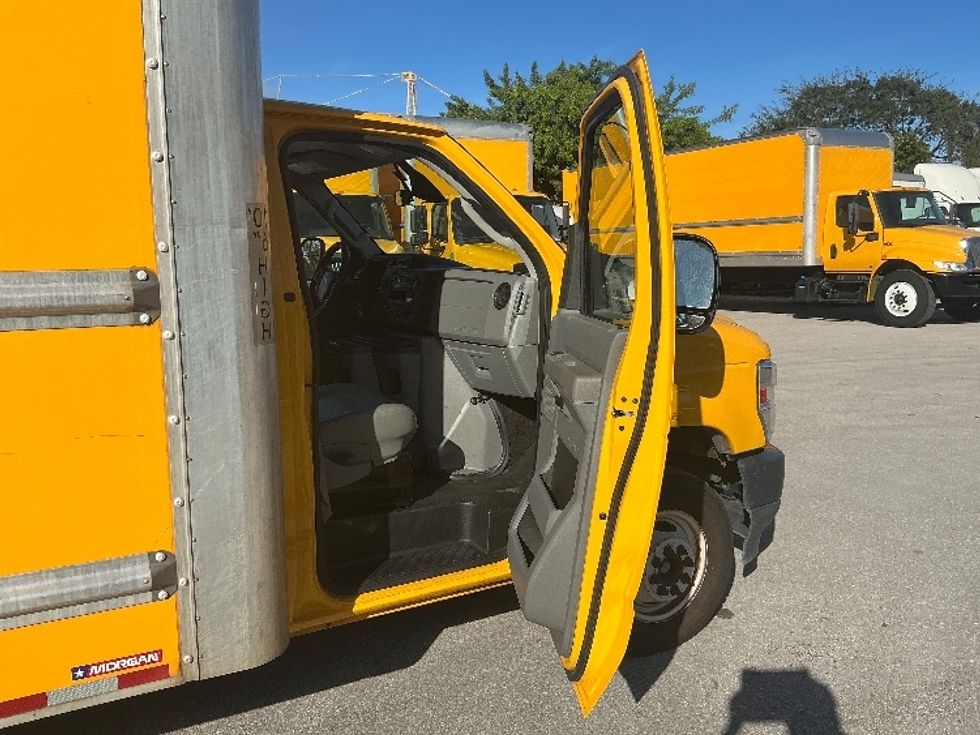 Light Duty Box Truck-Light and Medium Duty Trucks-Ford-2022-E350-Pompano Beach-FL-102,693\n\t\tmiles-$ 28,750 - Image 20
