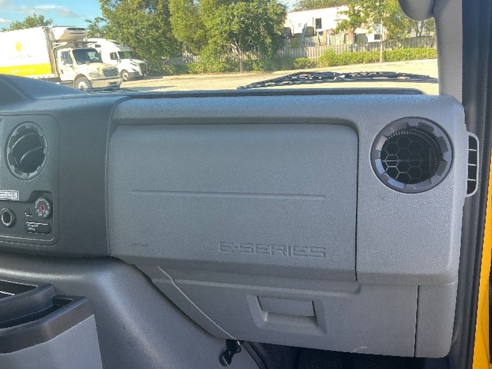 Light Duty Box Truck-Light and Medium Duty Trucks-Ford-2022-E350-Pompano Beach-FL-106,018\n\t\tmiles-$ 27,000 - Image 20