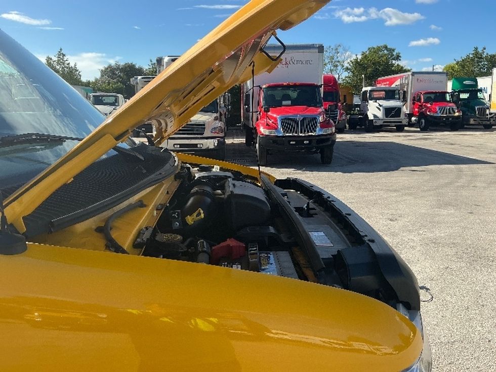 Light Duty Box Truck-Light and Medium Duty Trucks-Ford-2022-E350-Pompano Beach-FL-106,018\n\t\tmiles-$ 27,000 - Image 22