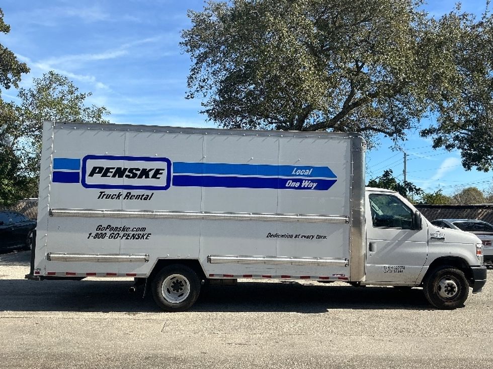 Light Duty Box Truck-Light and Medium Duty Trucks-Ford-2022-E350-Pompano Beach-FL-96,799\n\t\tmiles-$ 32,750 - Image 15