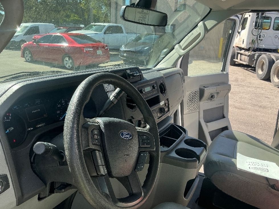 Light Duty Box Truck-Light and Medium Duty Trucks-Ford-2022-E350-Pompano Beach-FL-96,799\n\t\tmiles-$ 32,750 - Image 17