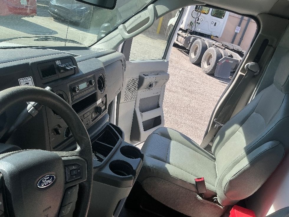 Light Duty Box Truck-Light and Medium Duty Trucks-Ford-2022-E350-Pompano Beach-FL-96,799\n\t\tmiles-$ 32,750 - Image 19