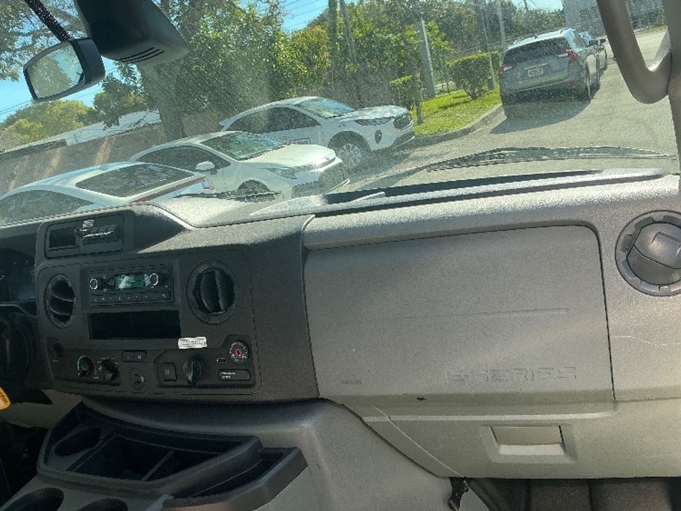 Light Duty Box Truck-Light and Medium Duty Trucks-Ford-2022-E350-Pompano Beach-FL-96,799\n\t\tmiles-$ 32,750 - Image 21