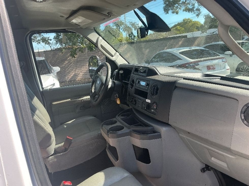 Light Duty Box Truck-Light and Medium Duty Trucks-Ford-2022-E350-Pompano Beach-FL-96,799\n\t\tmiles-$ 32,750 - Image 22