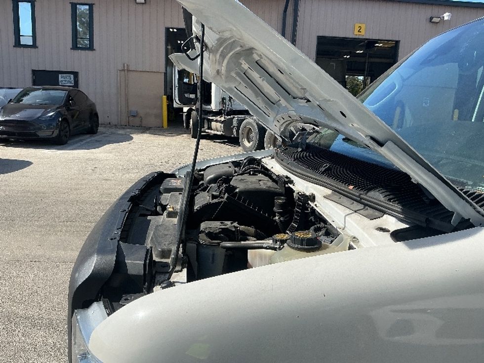 Light Duty Box Truck-Light and Medium Duty Trucks-Ford-2022-E350-Pompano Beach-FL-96,799\n\t\tmiles-$ 32,750 - Image 24