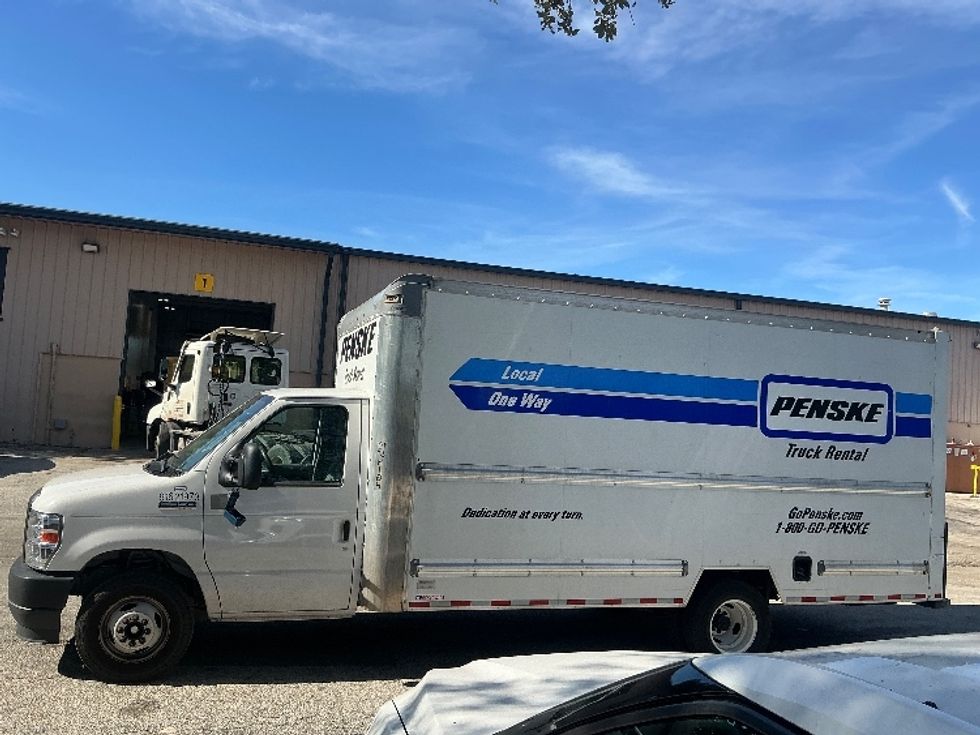 Light Duty Box Truck-Light and Medium Duty Trucks-Ford-2022-E350-Pompano Beach-FL-96,799\n\t\tmiles-$ 32,750 - Image 4