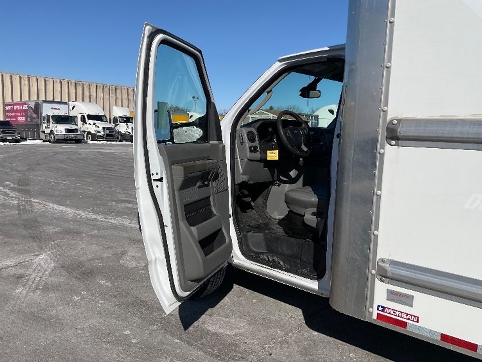 Light Duty Box Truck-Light and Medium Duty Trucks-Ford-2022-E350-Poplar Bluff-MO-107,405\n\t\tmiles-$ 29,250 - Image 15