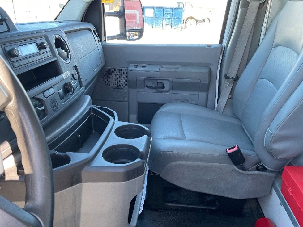 Light Duty Box Truck-Light and Medium Duty Trucks-Ford-2022-E350-Poplar Bluff-MO-107,405\n\t\tmiles-$ 29,250 - Image 18